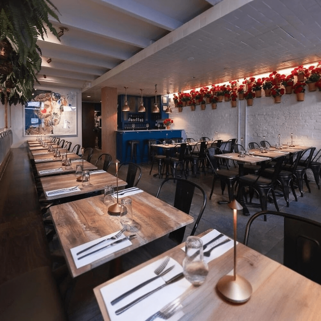 Luminária de Mesa Recarregável Minimalista Stillus - eFlix