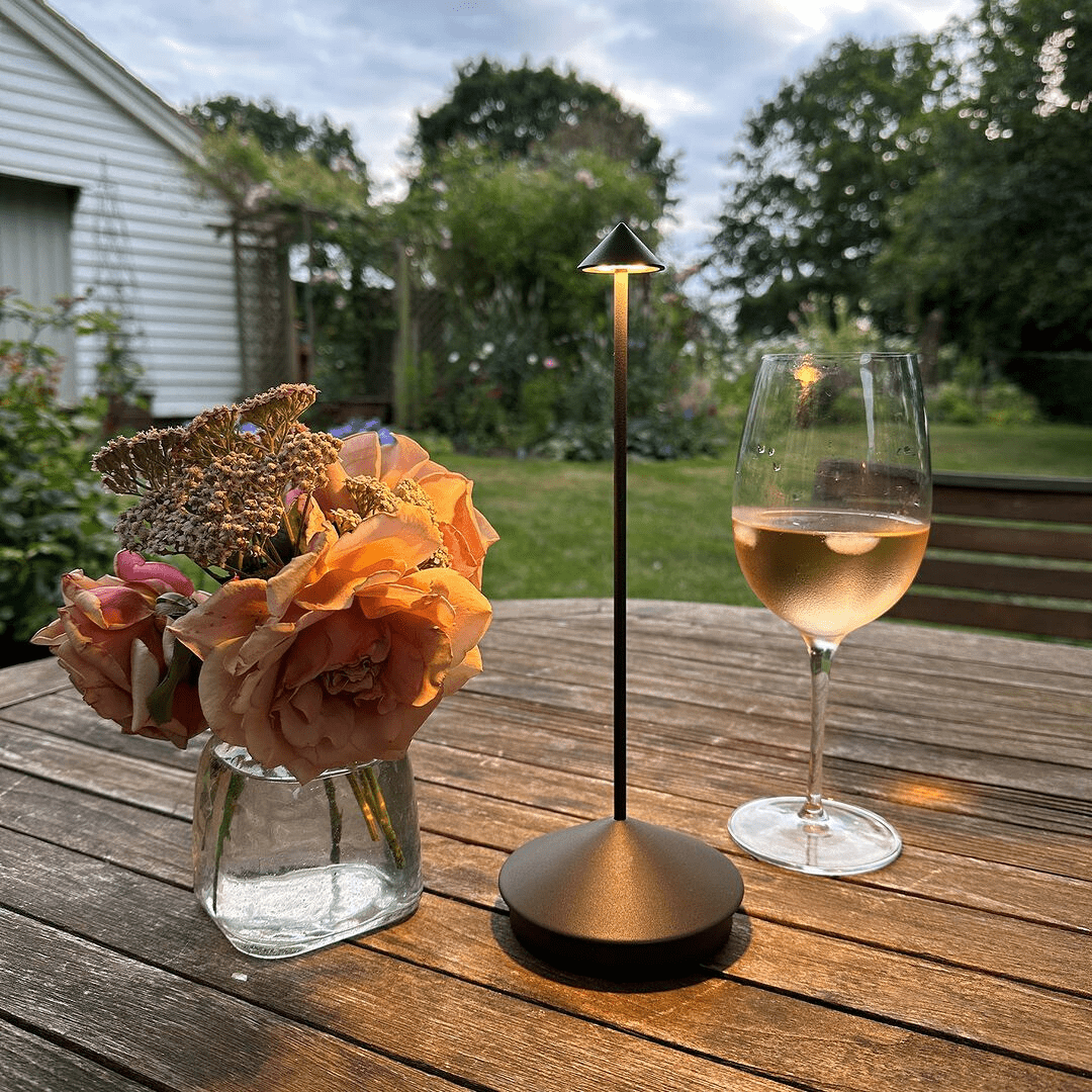 Luminária de Mesa Recarregável Minimalista Stillus - eFlix