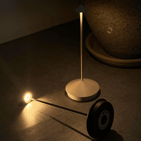 Luminária de Mesa Recarregável Minimalista Stillus - eFlix